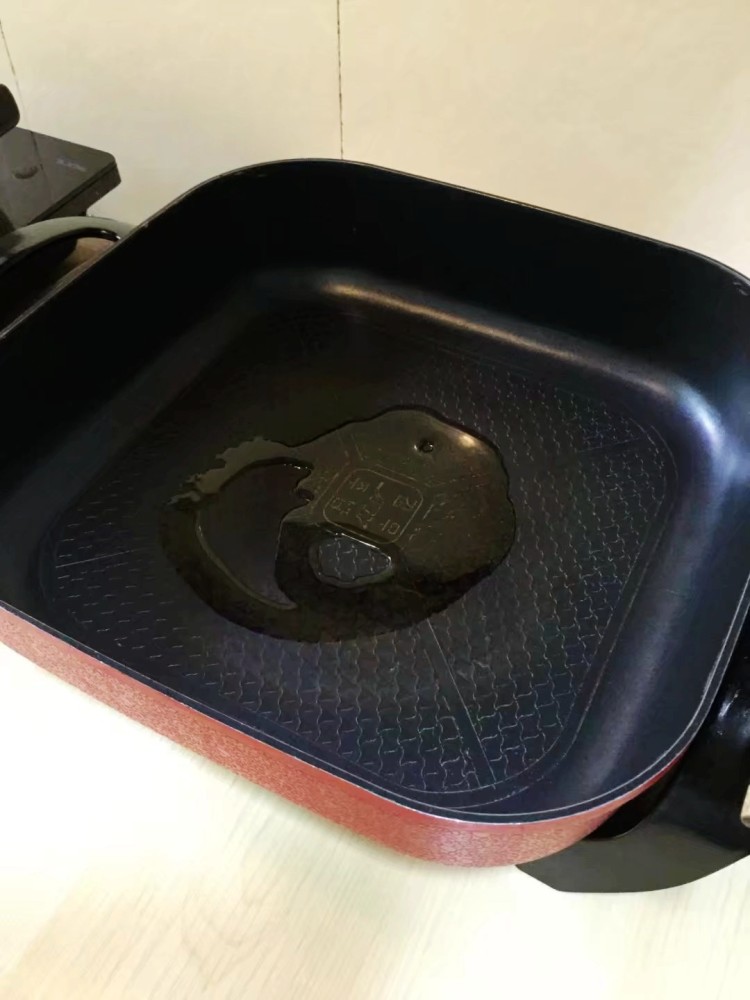 鸡腿辣椒炒面步骤9