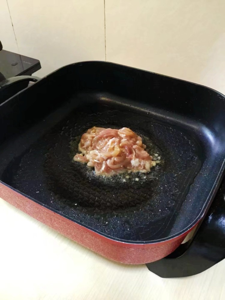 鸡腿辣椒炒面步骤10