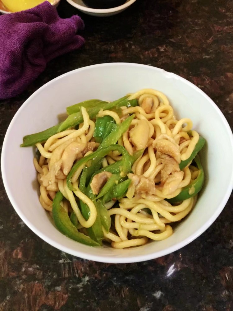 鸡腿辣椒炒面步骤18