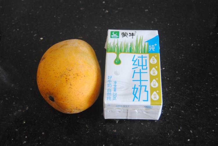 #盛夏餐桌#芒果奶昔步骤1