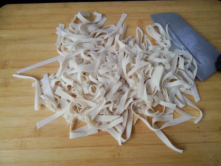 番茄鲜虾馄饨皮面汤步骤2
