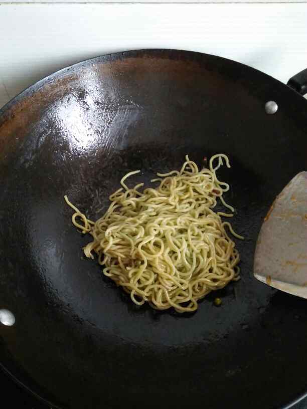 葱香番茄菠菜面步骤6