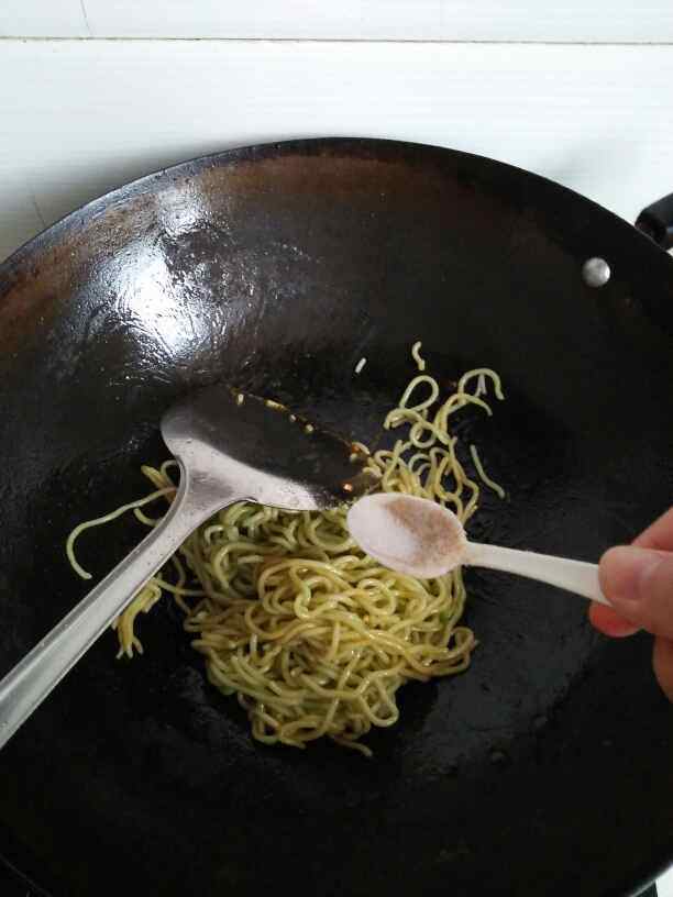 葱香番茄菠菜面步骤7