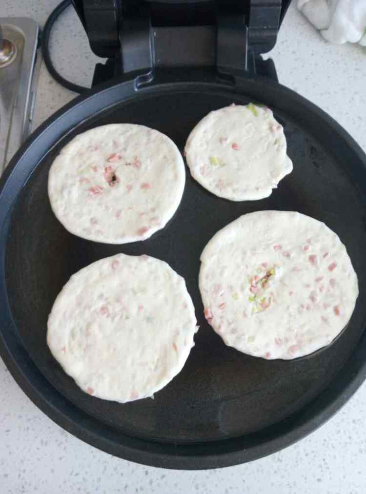 火腿香葱小饼步骤12
