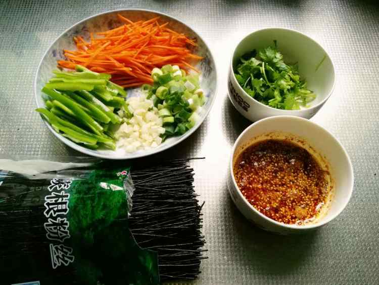 凉拌蕨根粉步骤1