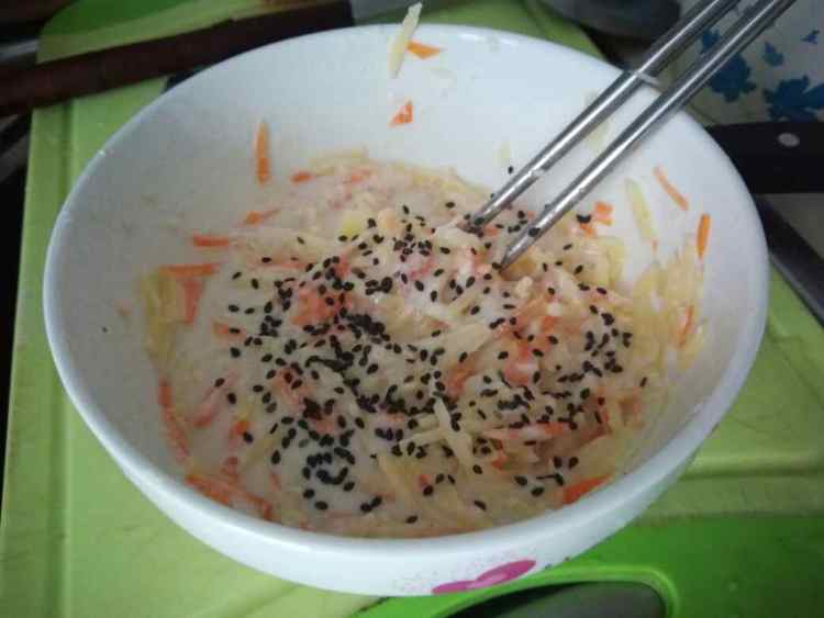 胡萝卜土豆煎饼步骤4