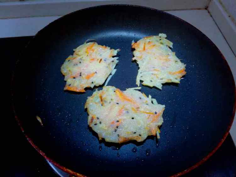 胡萝卜土豆煎饼步骤6
