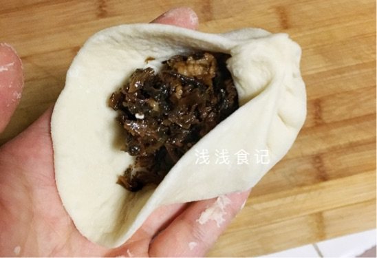 梅干菜发面饼步骤5