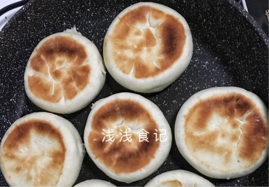 梅干菜发面饼步骤7