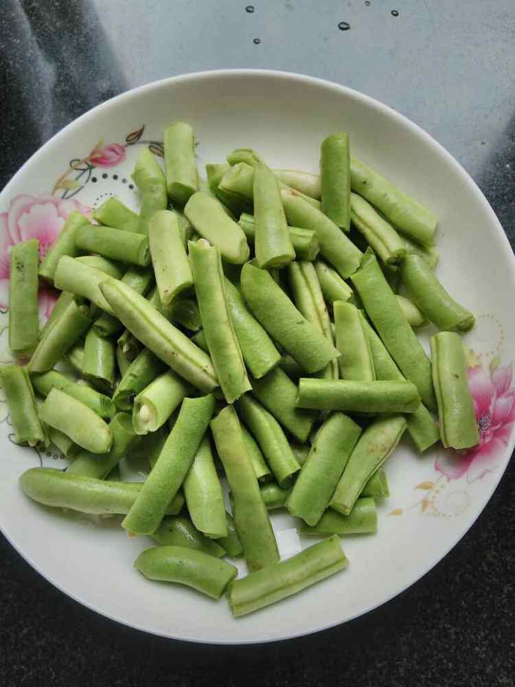 四季豆拌面步骤1