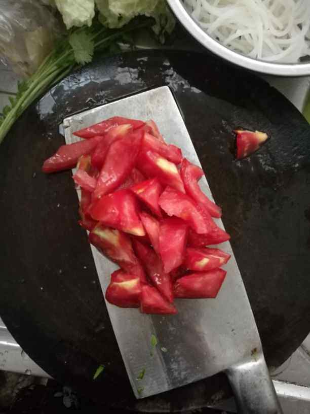 西红柿桂林米粉汤步骤1
