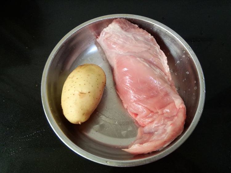 香煎土豆里脊肉步骤1