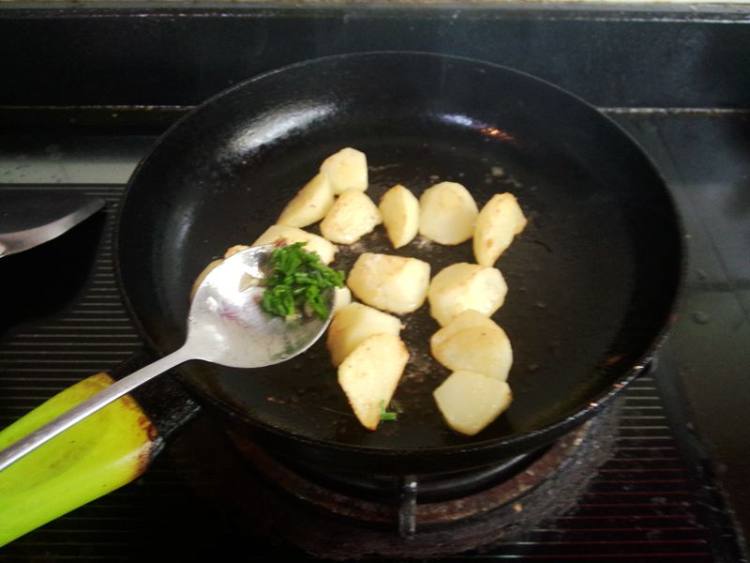 香煎土豆里脊肉步骤11