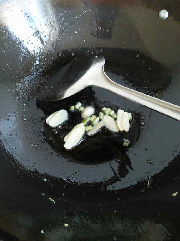 西红柿鸡蛋菠菜面条步骤6