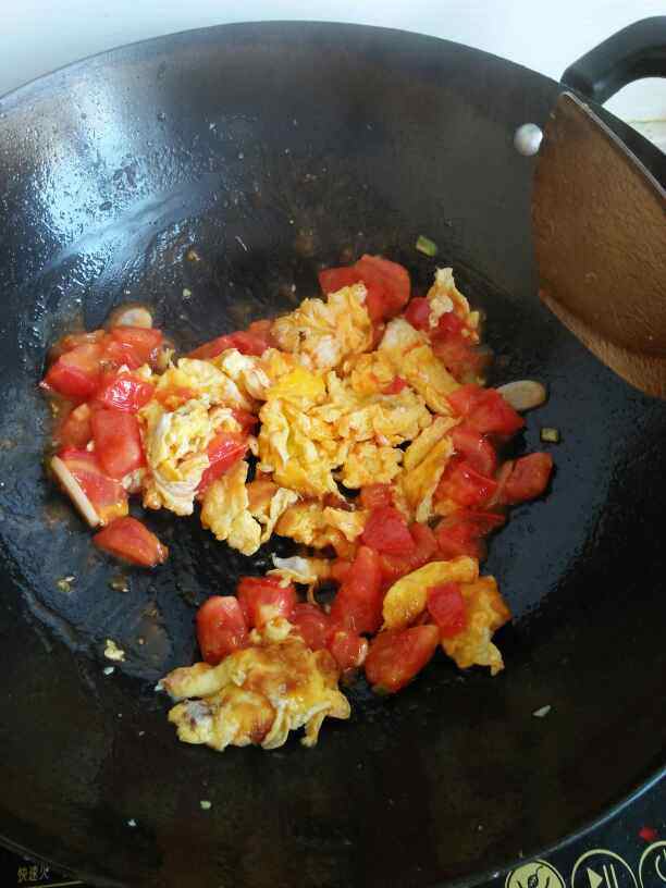 西红柿鸡蛋菠菜面条步骤8