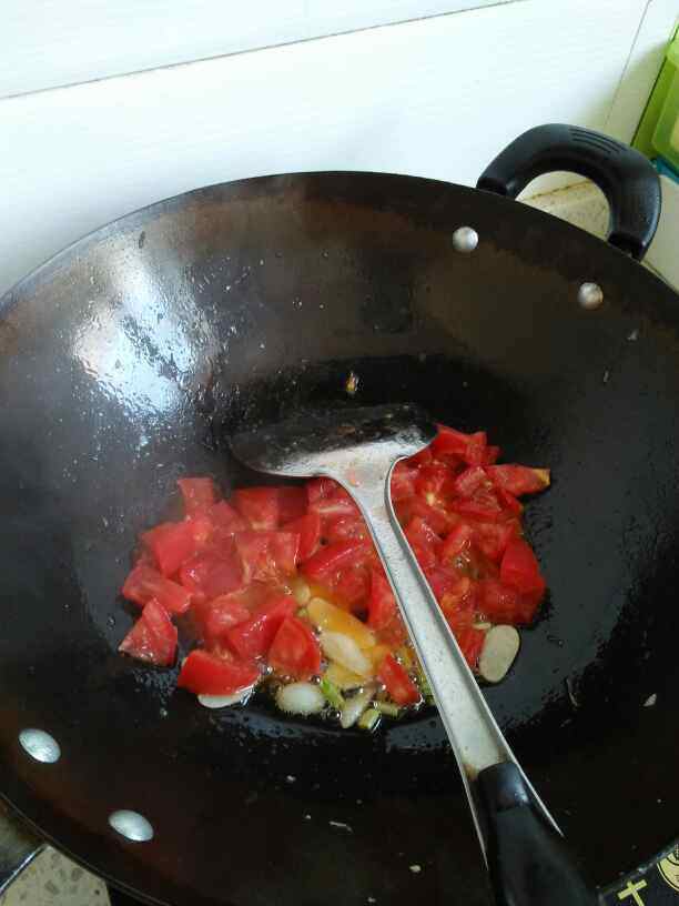 西红柿鸡蛋菠菜面条步骤7