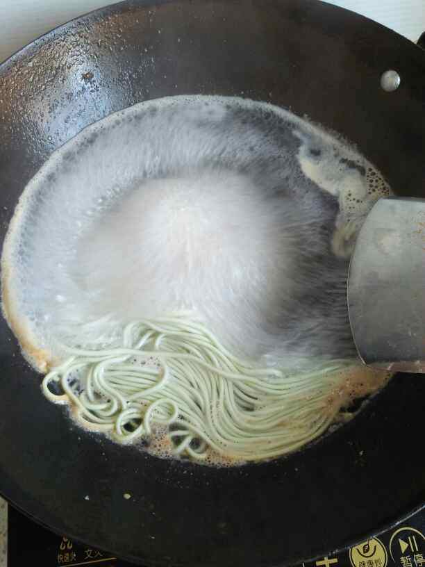 西红柿鸡蛋菠菜面条步骤13