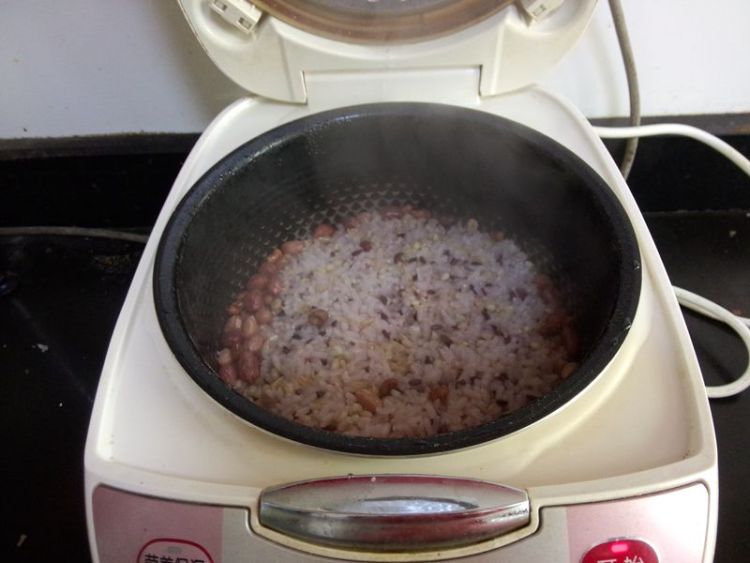 腊肉八宝杂粮饭步骤5