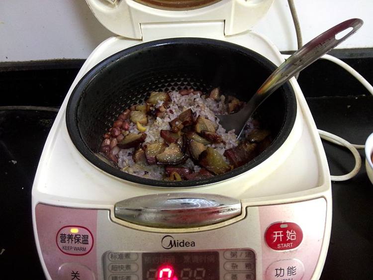 腊肉八宝杂粮饭步骤7
