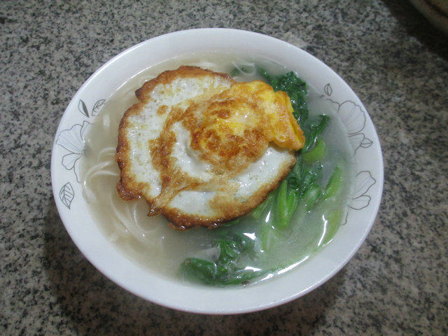 鸡蛋鸡毛菜汤面步骤5