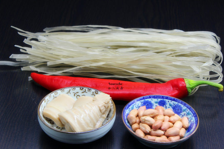 酸辣红薯粉步骤1
