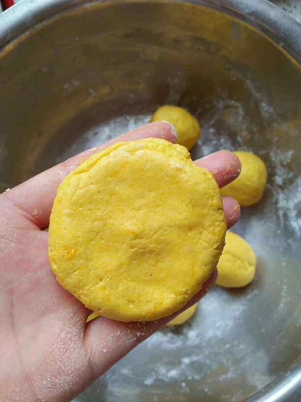 南瓜豆沙拉丝饼步骤7