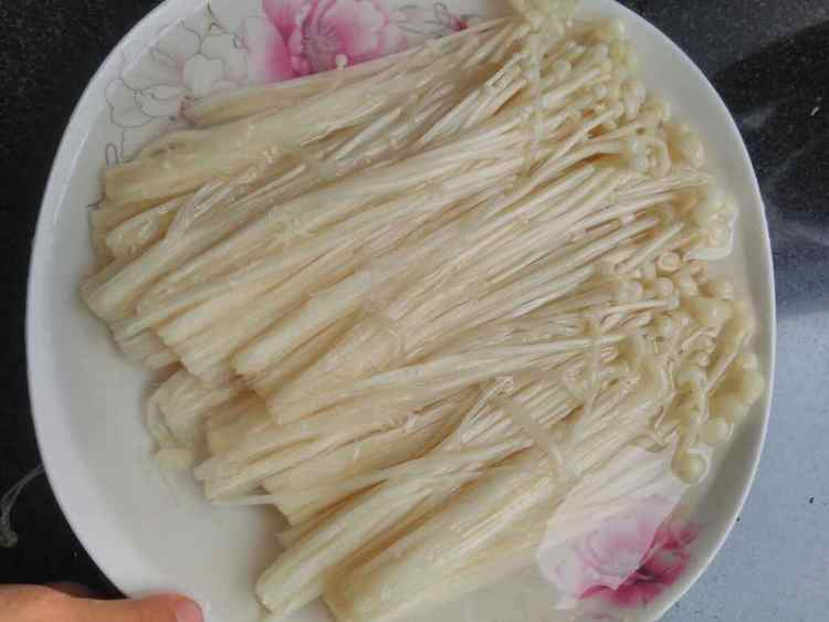 油炸金针菇步骤4