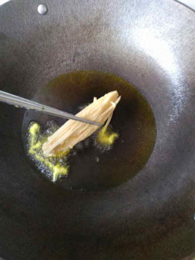 油炸金针菇步骤13