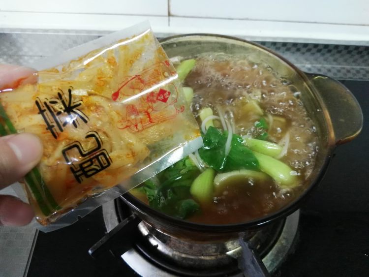 螺蛳粉步骤7