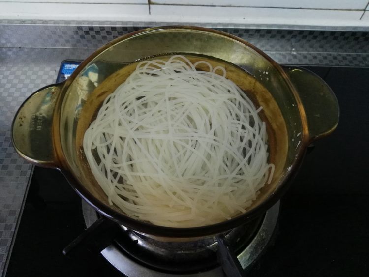 螺蛳粉步骤4