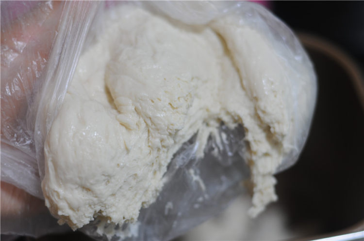 黑芝麻红豆土司步骤5