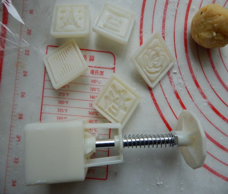 练奶绿豆糕步骤9