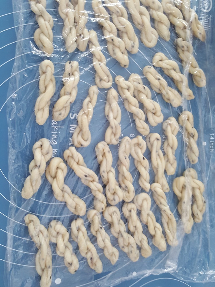 木糖醇小麻花步骤6