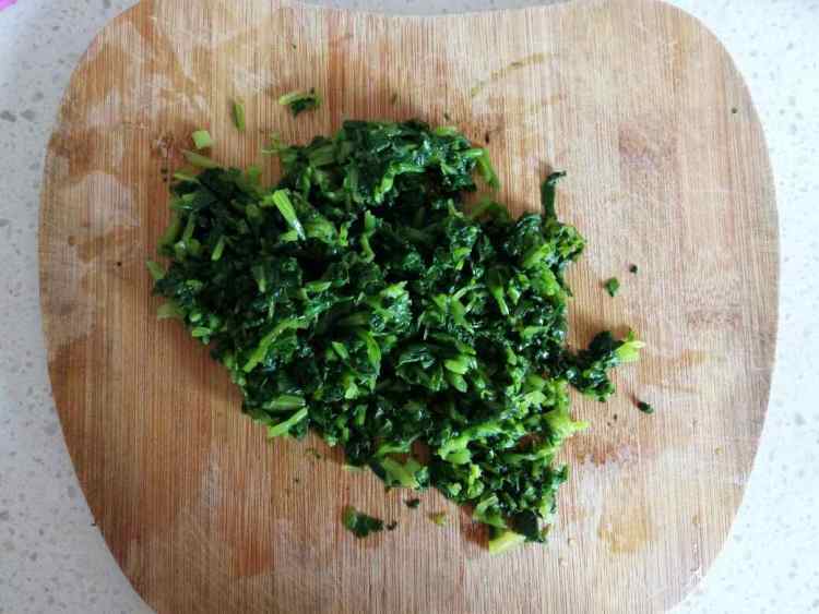 菠菜胡萝卜虾皮双蛋饼步骤2