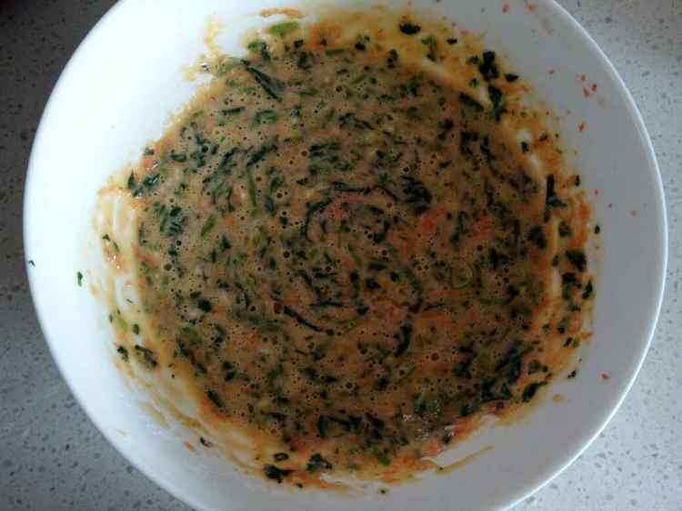 菠菜胡萝卜虾皮双蛋饼步骤6