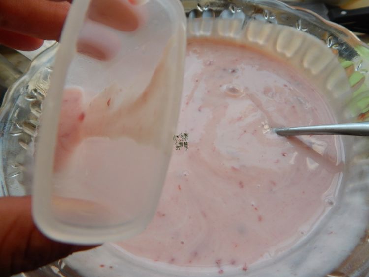 草苺酸奶冰棒步骤7