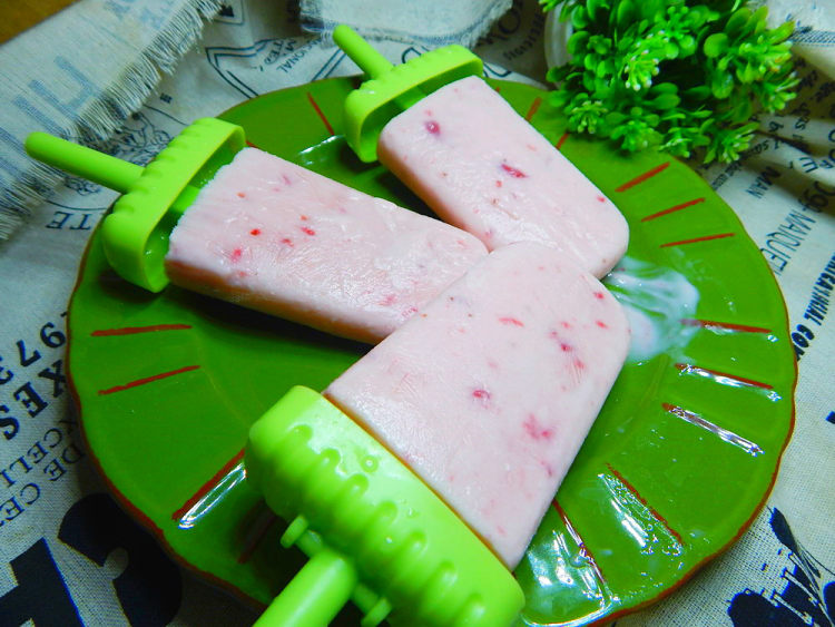 草苺酸奶冰棒步骤11