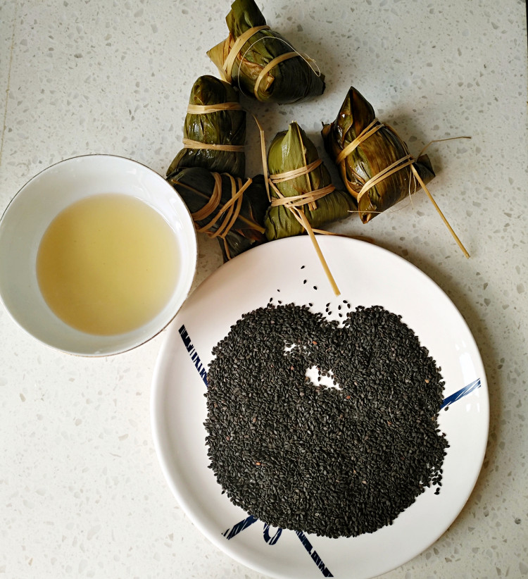 香烤碱粽步骤1