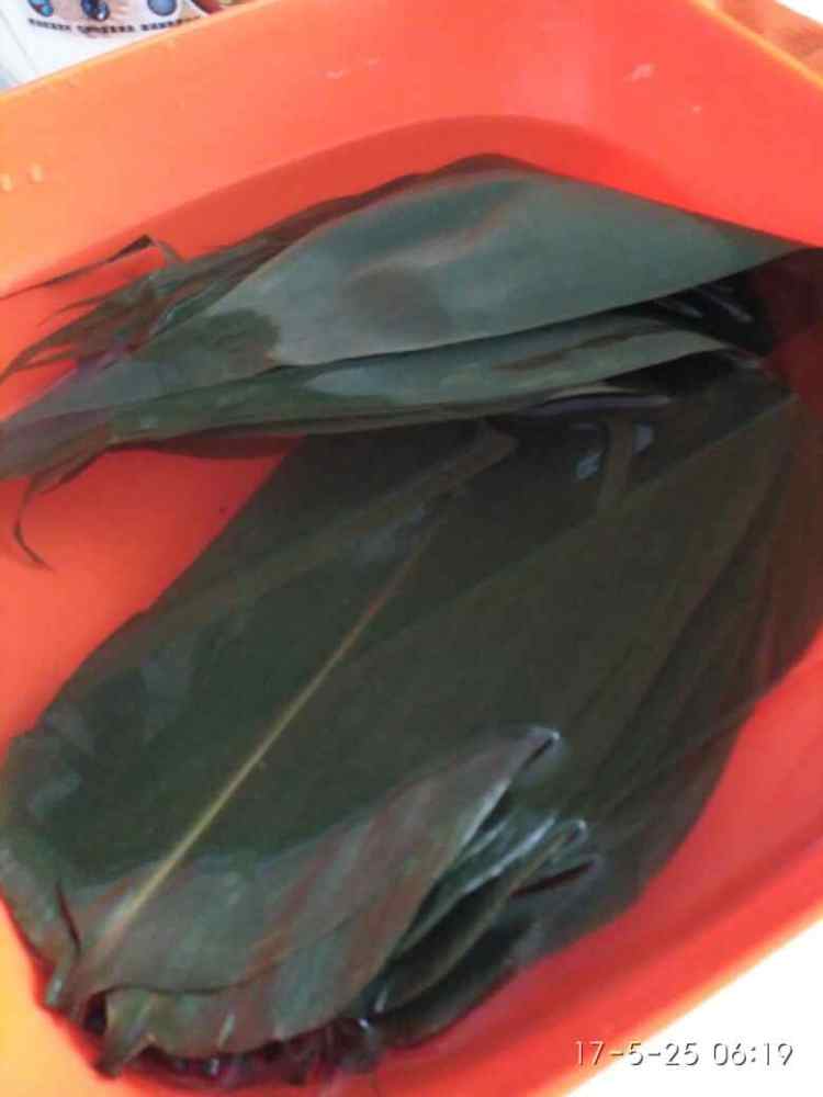 猪腿咸蛋黄肉粽步骤6