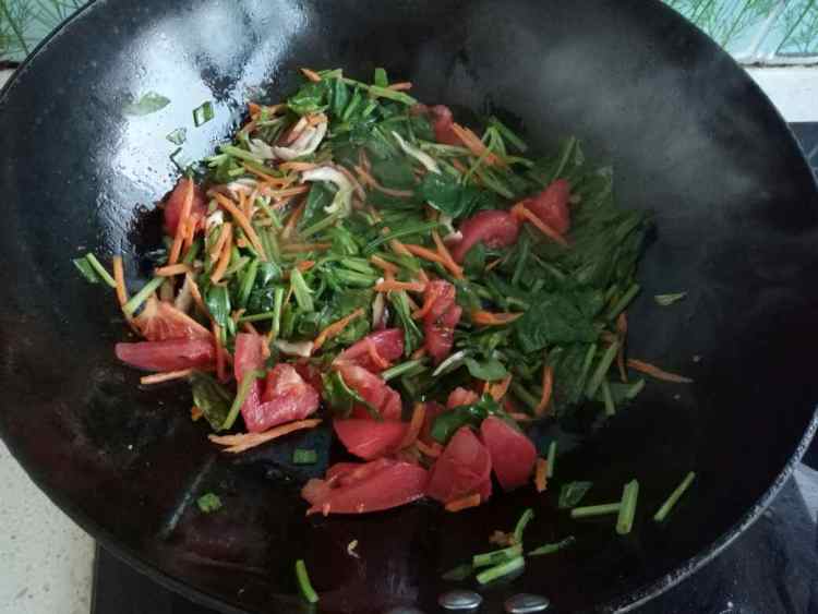 西红柿鸡蛋菠菜烩挂面步骤6