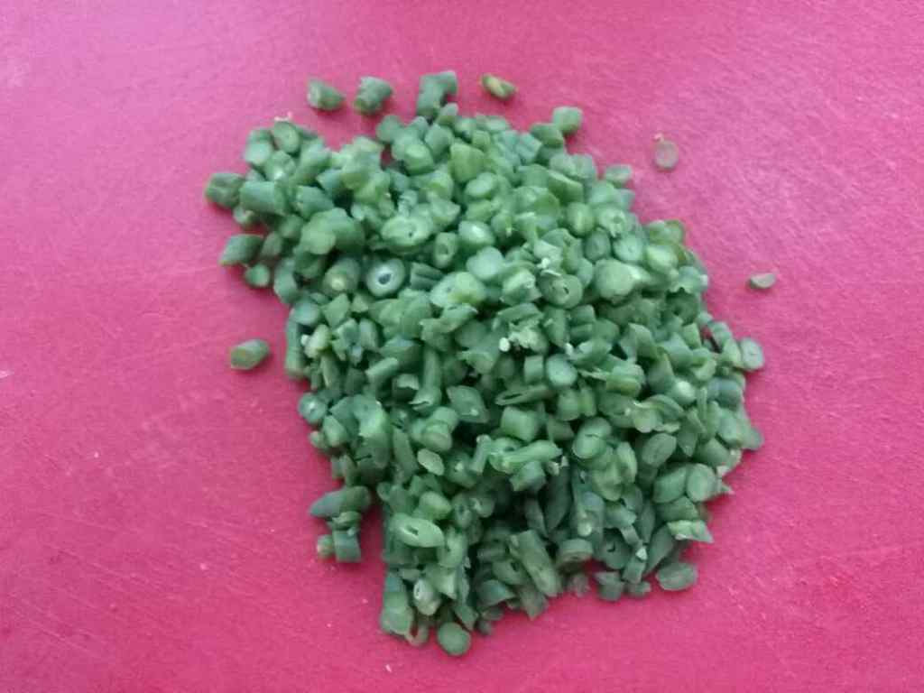 豆角肉末打卤面步骤2