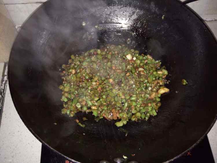 豆角肉末打卤面步骤7