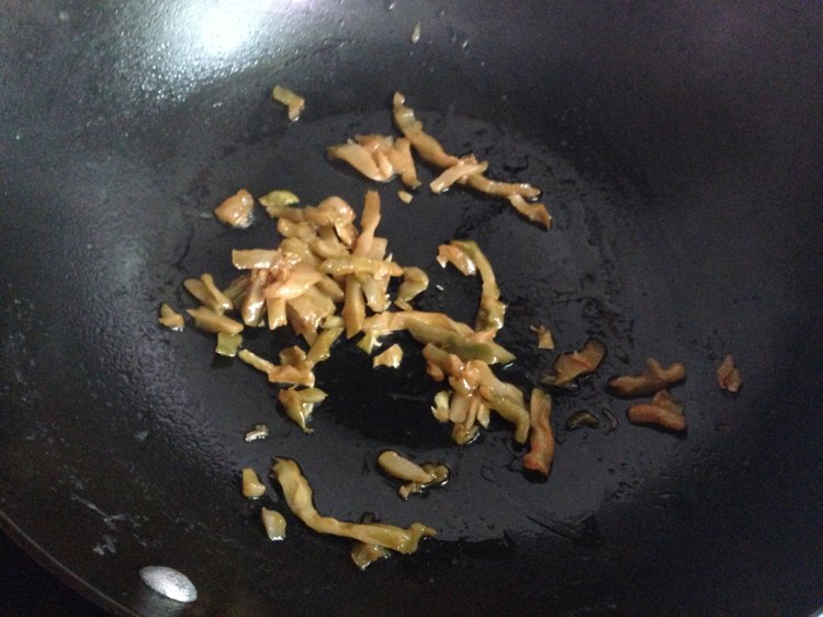 紫甘蓝榨菜丝拌面步骤5