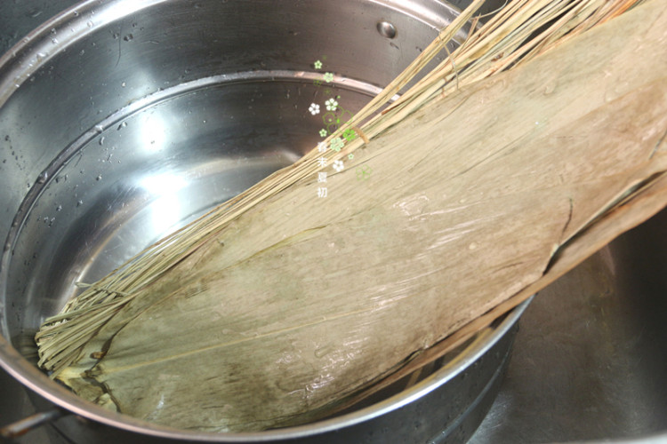 家乡绿豆肉粽子步骤6