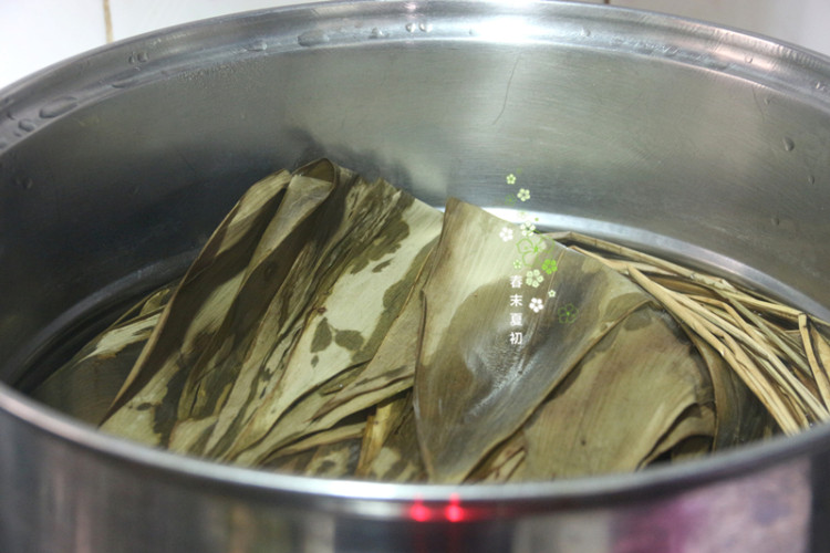 家乡绿豆肉粽子步骤7
