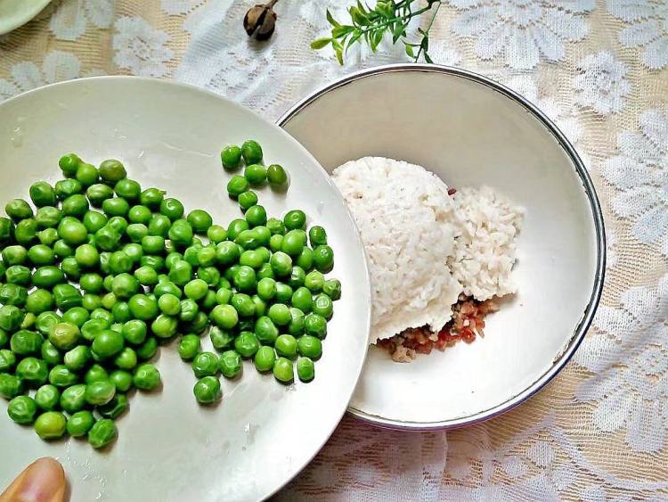 腊味豌豆烧麦步骤2