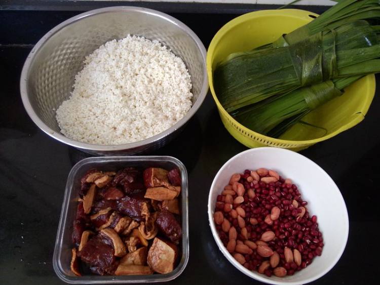 花生赤豆鲜肉粽步骤1