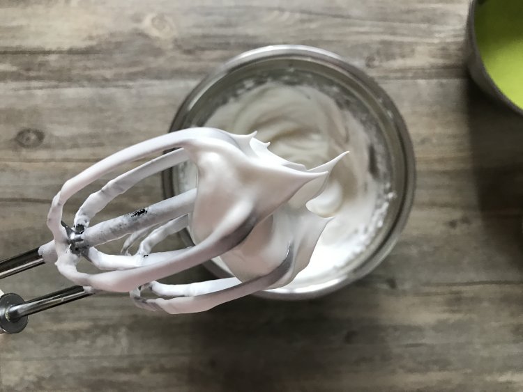 樱花草莓慕斯步骤6