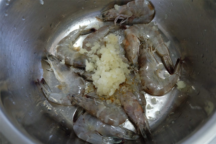 蒜香烤虾步骤2