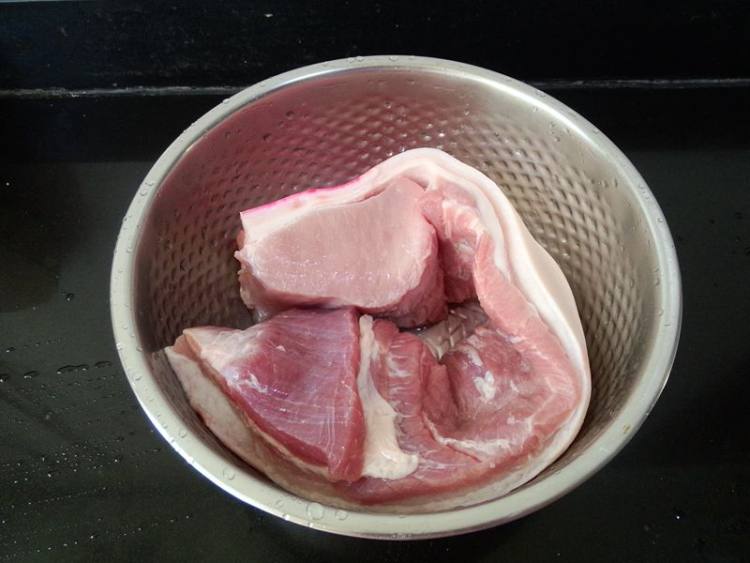 血糯米咸蛋黄鲜肉粽步骤2